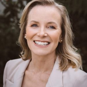 Sara olsen headshot