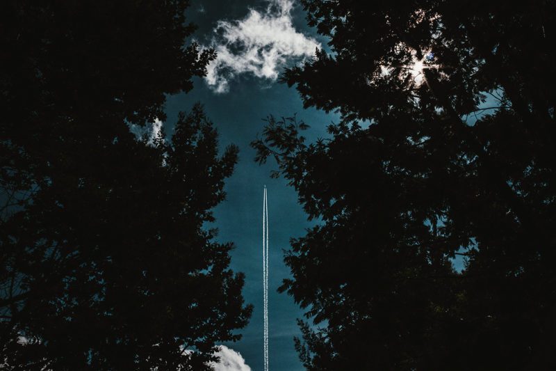 Plane contrail