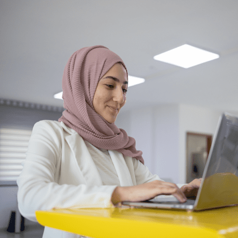 Palastinian Woman working on laptop