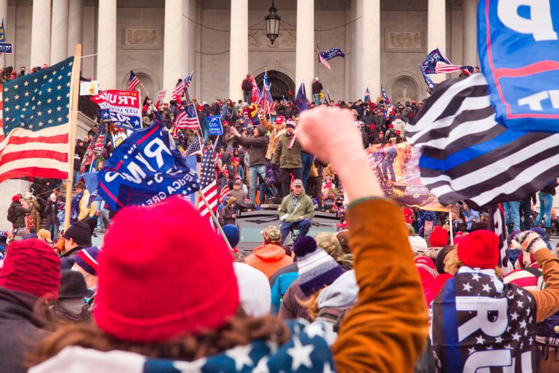 Mob at doorstep of the Capitol