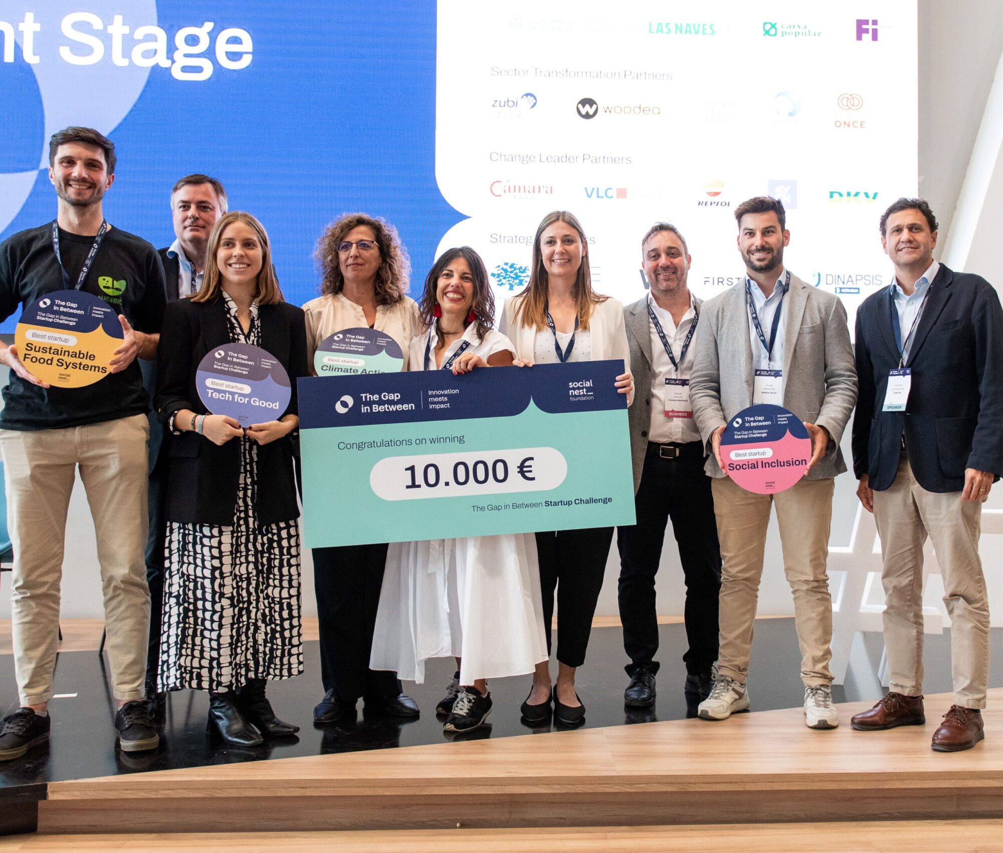 Staertup challenge finalists on stage
