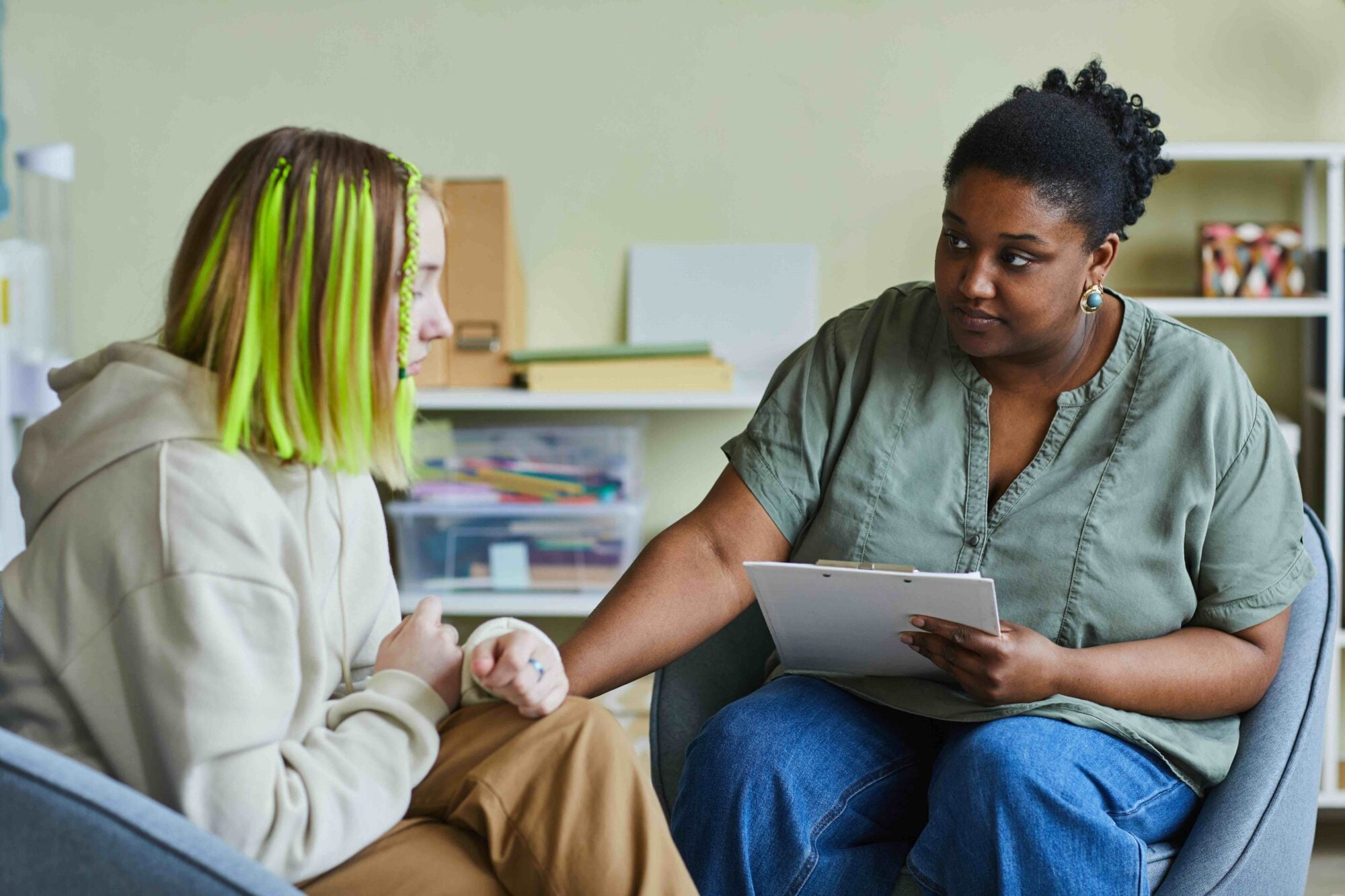 Community health worker speaks with a patient during a one-on-one care consultation.